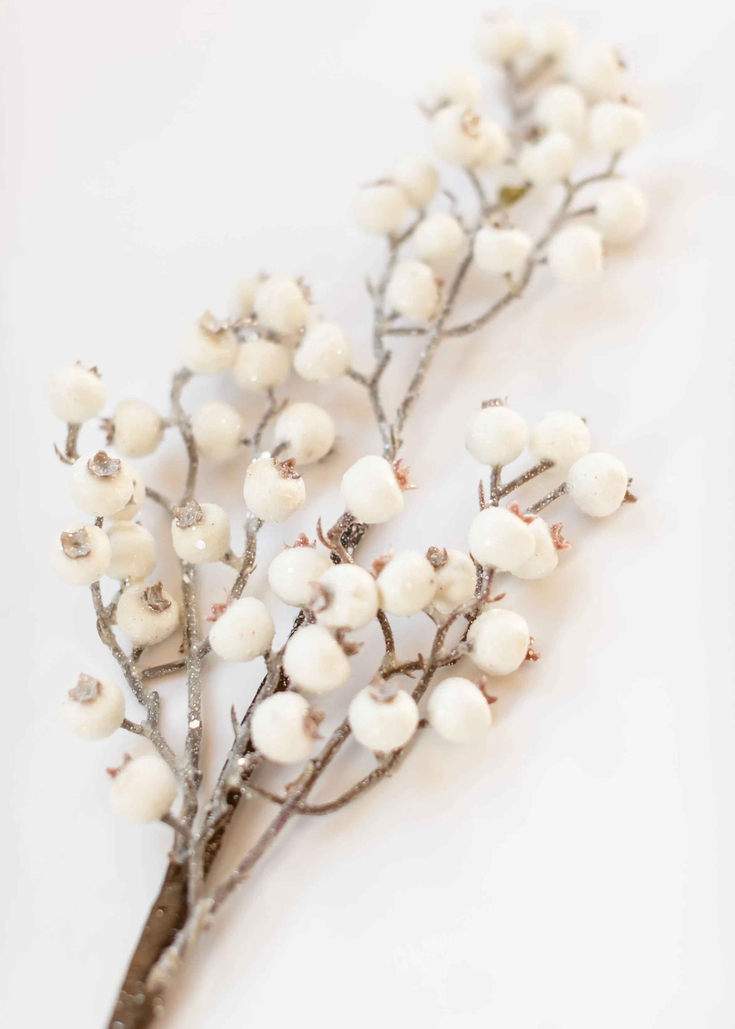25.5" White Berry Spray