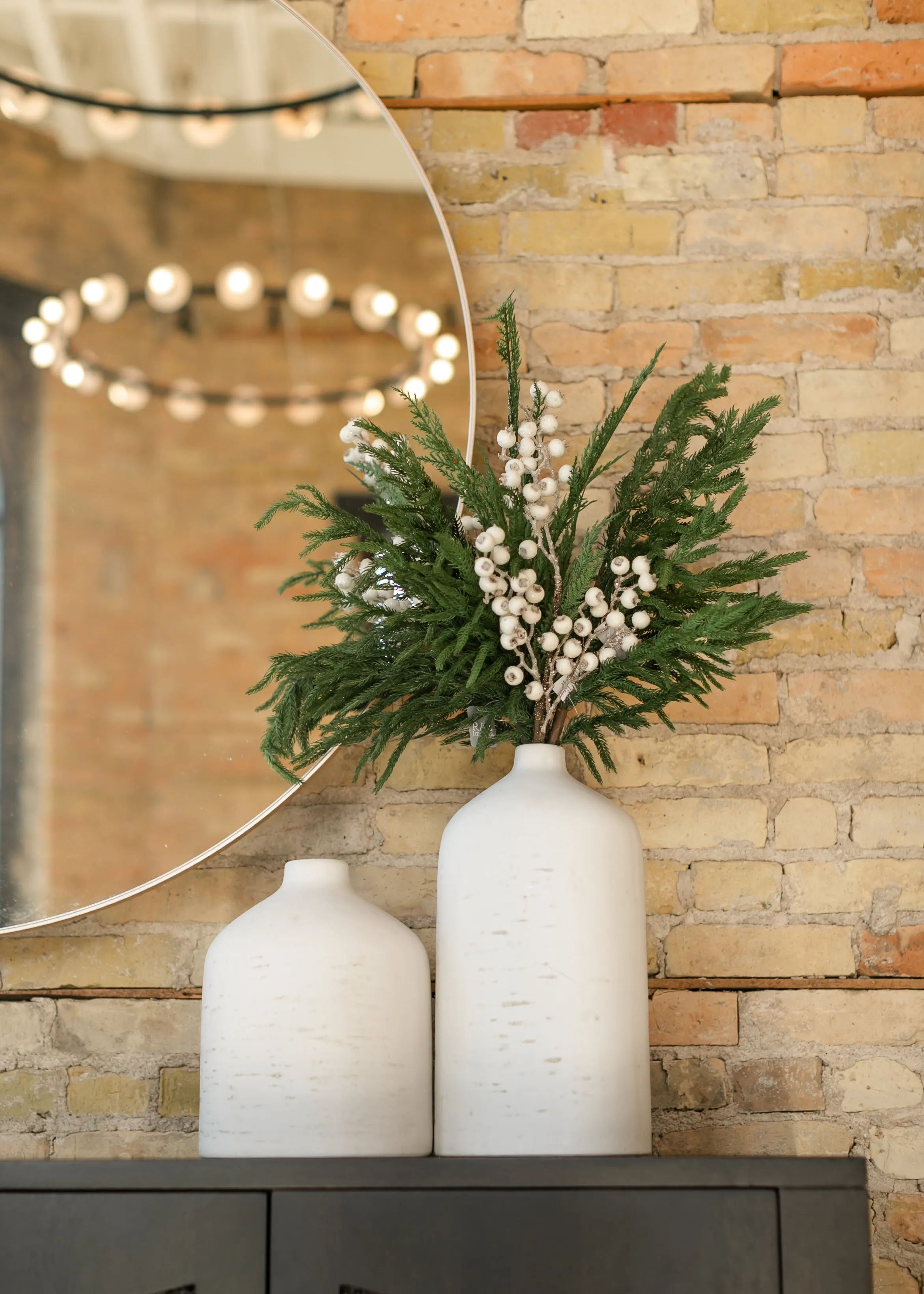 25.5" White Berry Spray