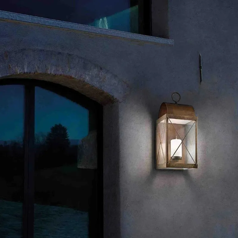 Traditional Exterior Wall Lantern